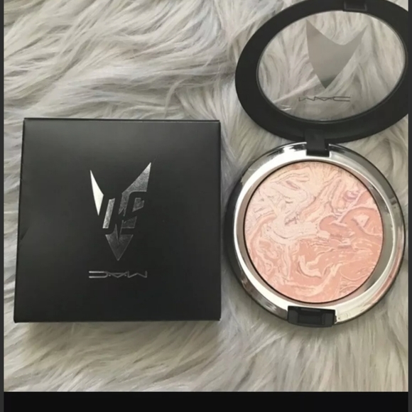 MAC Star Trek Collection Lipgloss & Highlighter - Picture 2 of 5